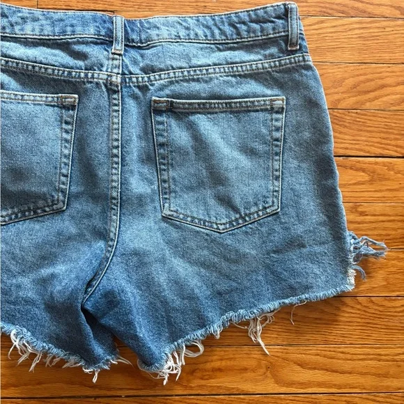 ASOS Shorter Length Denim Shorts with Heavy Rips - Picture 6 of 8